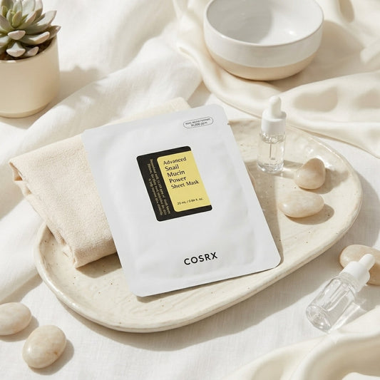 COSRX Advanced Snail Mucin Power Essence Sheet Mask op een lichte ondergrond