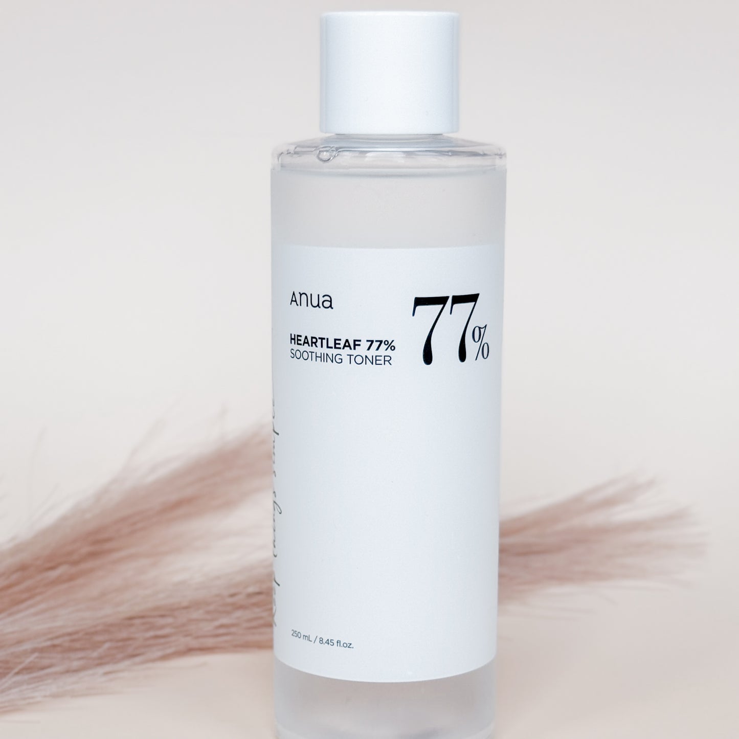 Anua Heartleaf 77 Soothing Toner op een lichte ondergrond