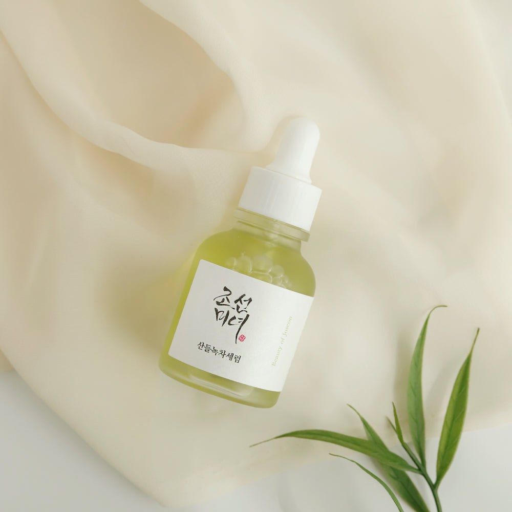 Beauty of Joseon Calming Serum Green Tea + Panthenol naast groene thee