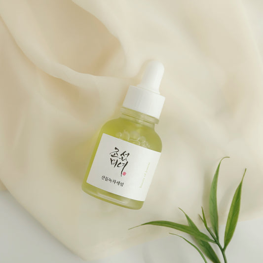 Beauty of Joseon Calming Serum Green Tea + Panthenol naast groene thee