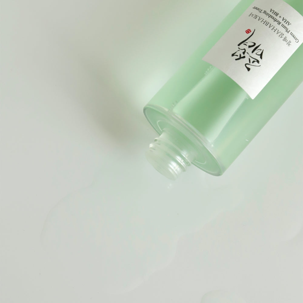 Beauty of Joseon Green Plum Refreshing Toner AHA + BHA op een lichte ondergrond