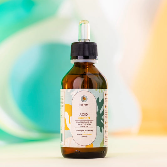 HairTry Acid Queen Trichology Peel For The Scalp 100 ml op een groene achtergrond