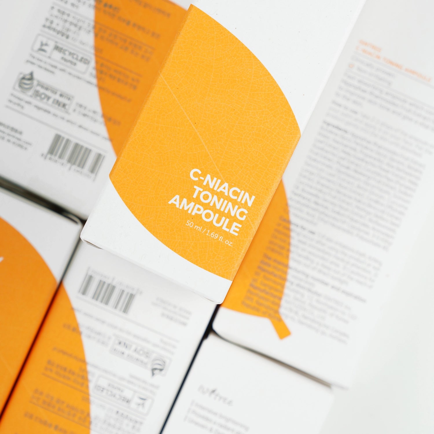 Isntree C-Niacin Toning Ampoule tussen Koreaanse skincareproducten