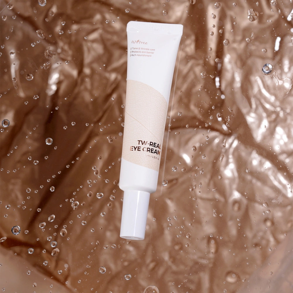 Lifestylefoto van de Isntree TW-Real Eye Cream