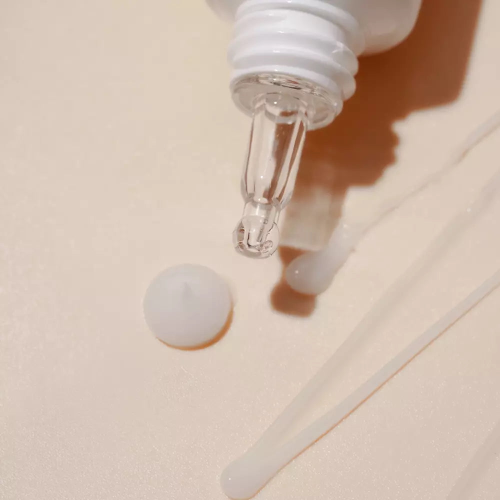 Textuur van de Isntree TW-Real Eye Cream
