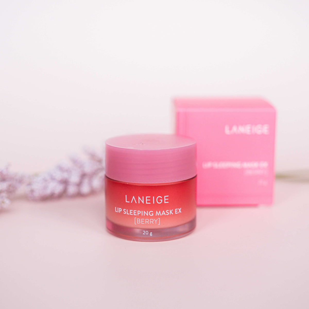 Laneige Lip Sleeping Mask wordt aangebracht op de lippen