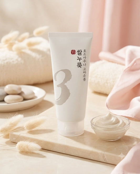 Numbuzin No.3 Rice Enzyme Softening Cleansing Foam op een beige ondergrond