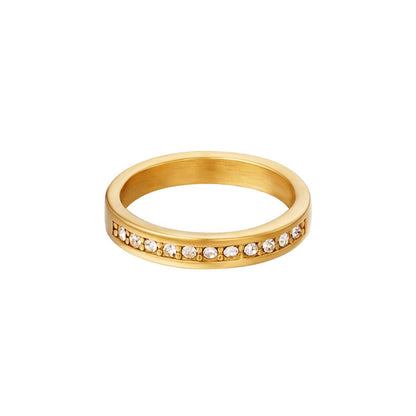 Ring met gekleurde steentjes