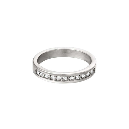 Ring met gekleurde steentjes