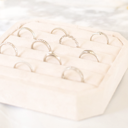Ring met gekleurde steentjes