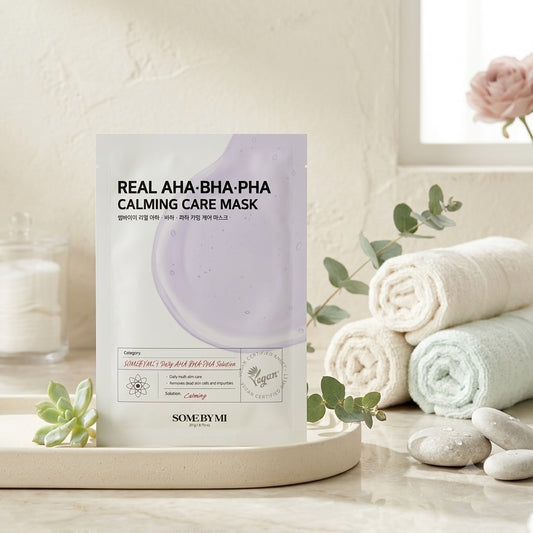 Some By Mi Real AHA BHA PHA Calming Care Mask op een beige ondergrond