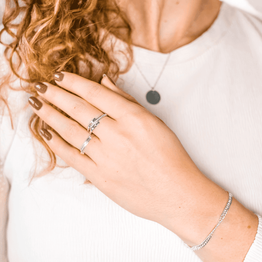 Zilveren ring met zirkonia steentjes